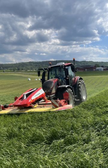 Frontslåmaskin_traktor_pöttinger (7)