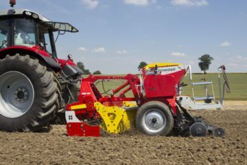 Kompakt_skålharv_traktor_pöttinger_fox_01Kompakt_skålharv_traktor_pöttinger_fox_01