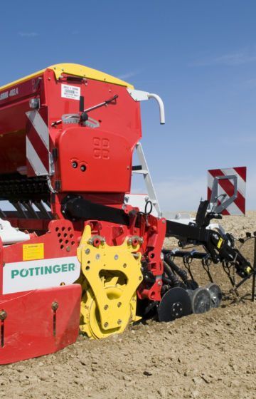 Såmaskin_traktor_pöttinger_vitasem_10
