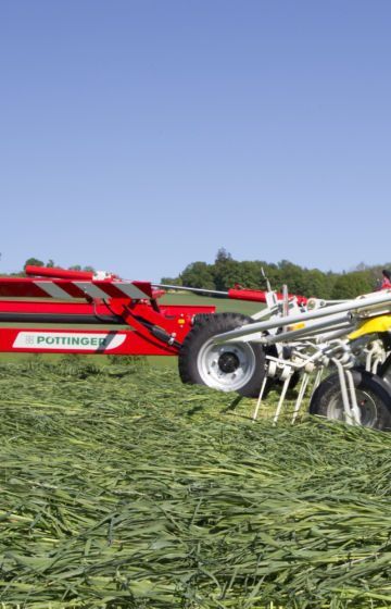 Sprederive_traktor_Pöttinger_HIT_10.11_8