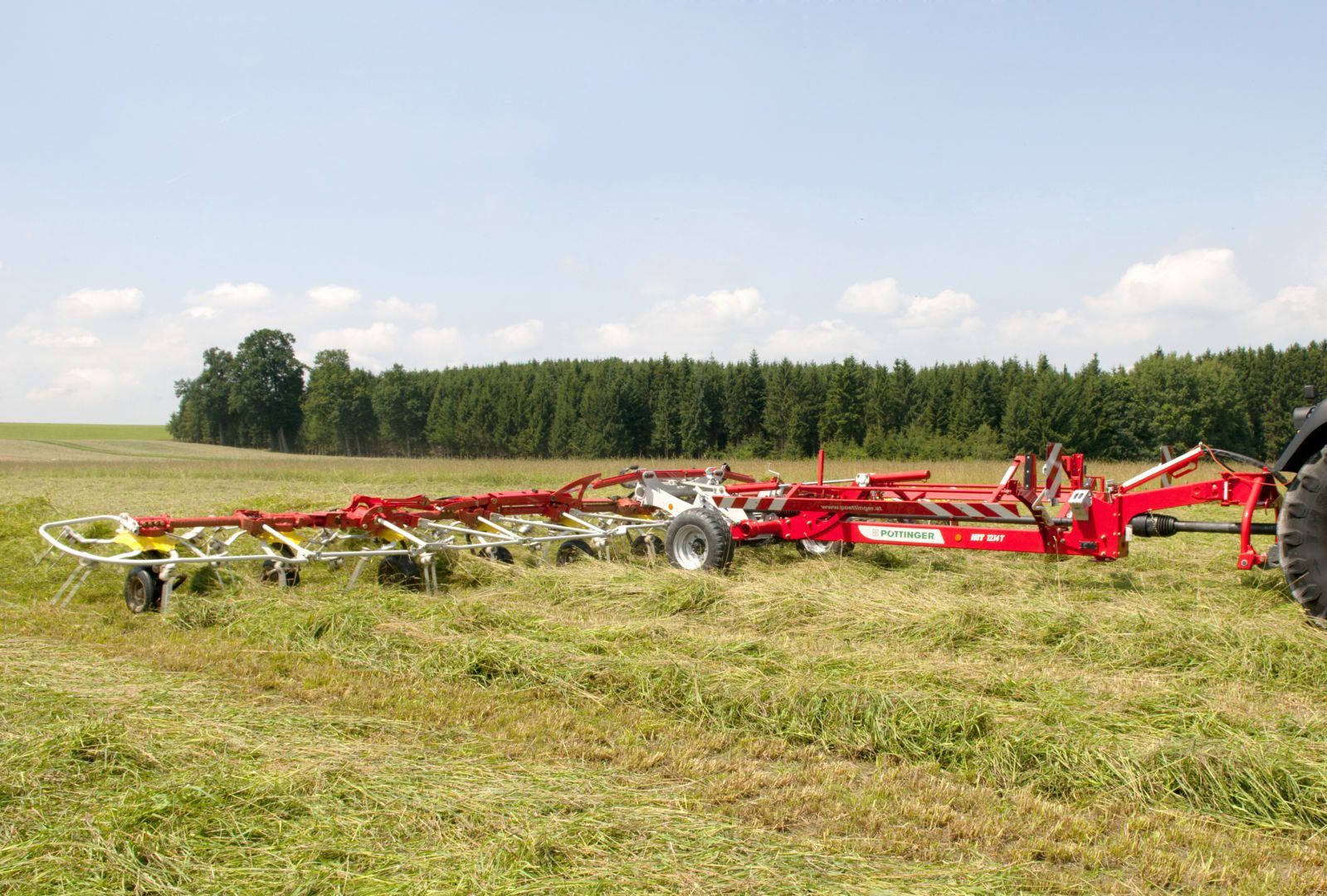 Sprederive_traktor_Pöttinger_HIT_9