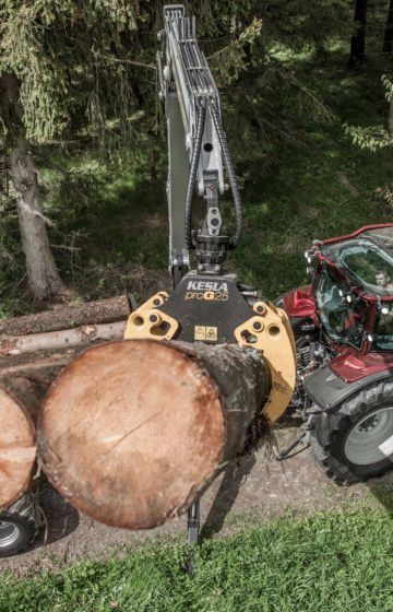 Valtra traktor i arbeid