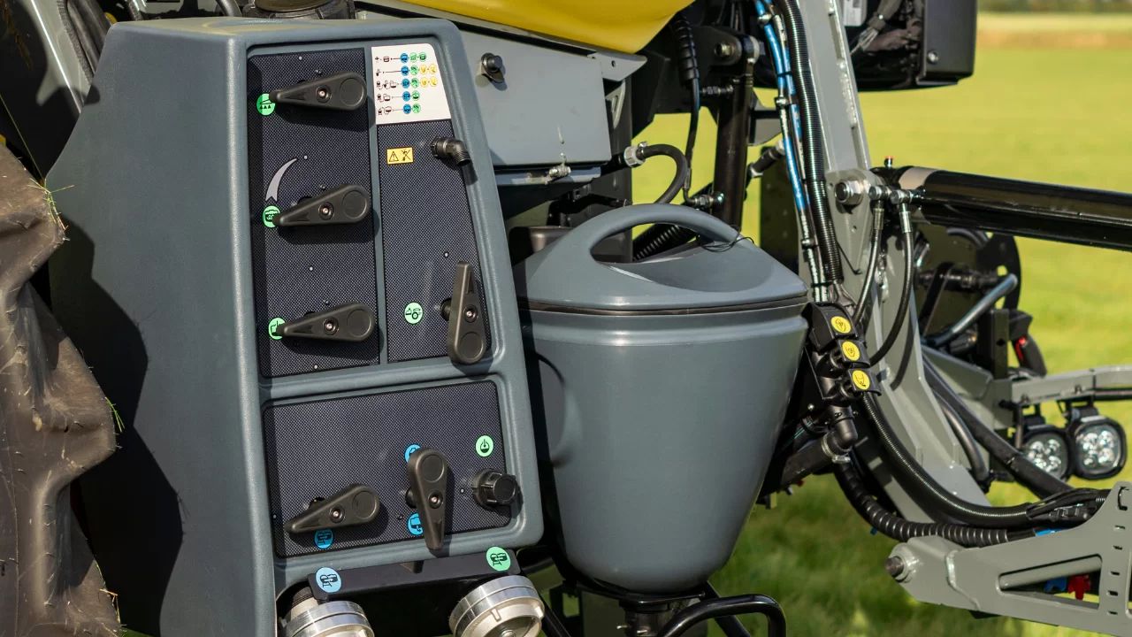 HARDI MEGA åkersprøyte med bom og tank