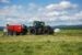 Kuhn 3135 rundballepresse på jordet.