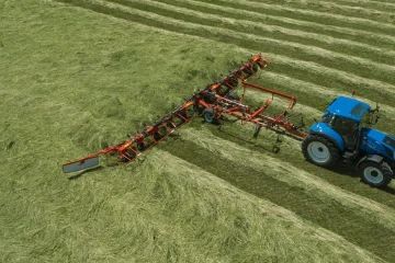 Sprederive_kuhn_traktor_gf13003t (1)Sprederive_kuhn_traktor_gf13003t (1)