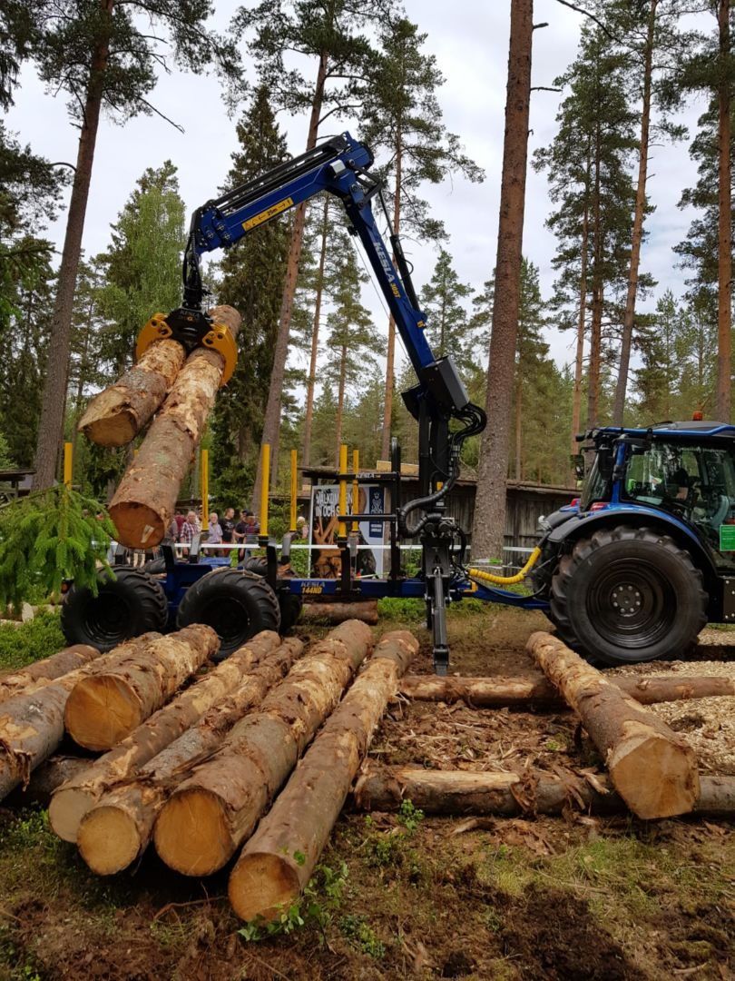 Tømmerhenger_traktor_144hd_kesla_03